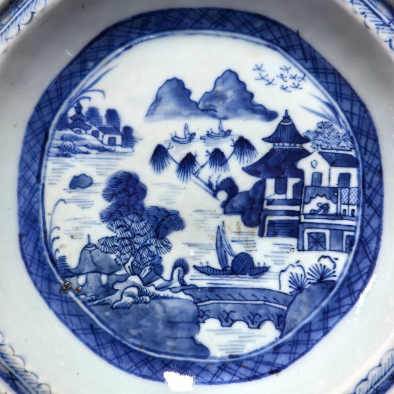 清乾隆 青花山水纹温盘 - 图5