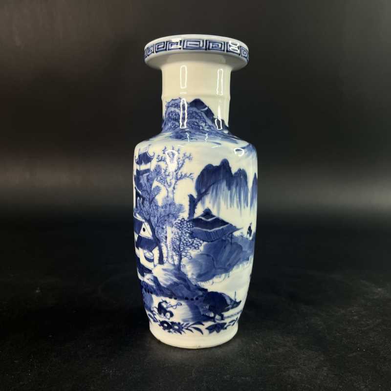 清 青花亭台楼阁山水人物纹棒槌瓶 - 图3