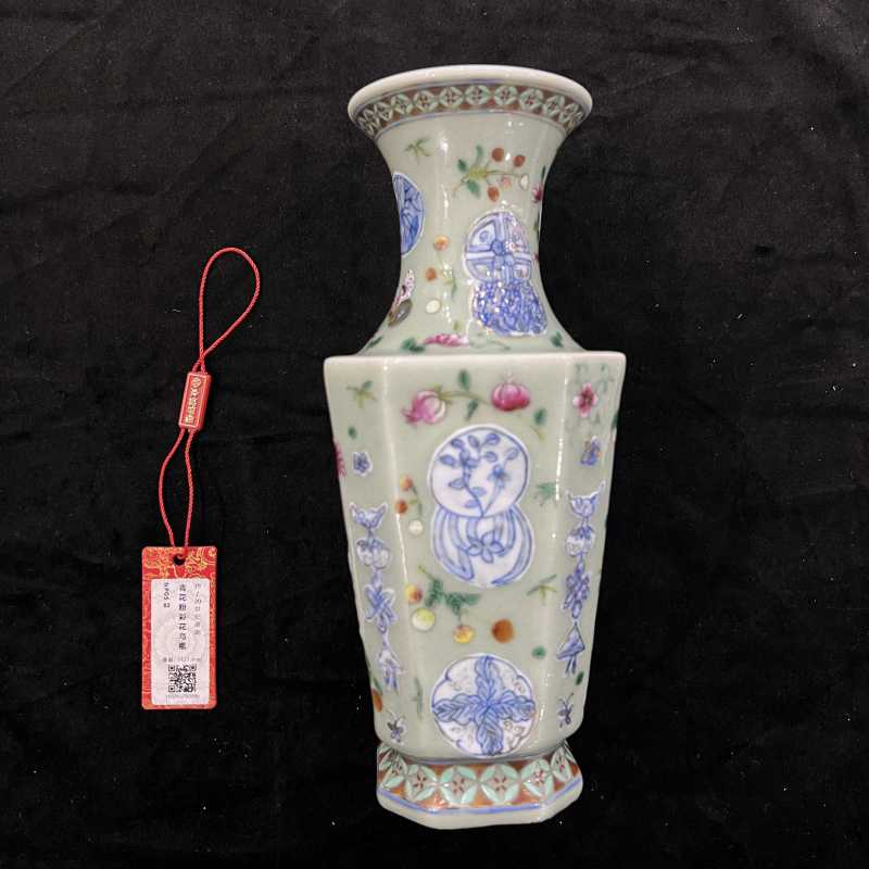 清中期 豆青釉青花粉彩花鸟纹瓶 - 图7