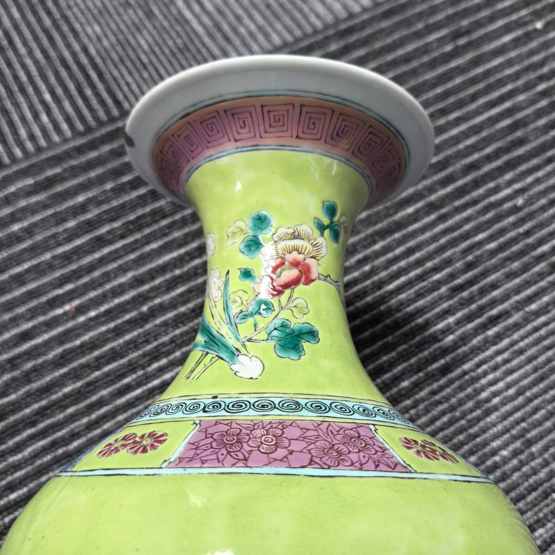 清晚期 绿地粉彩花鸟纹观音瓶 - 图9