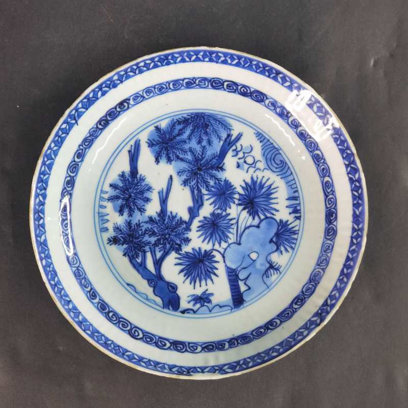 明 青花洞石花卉纹盘 - 图1