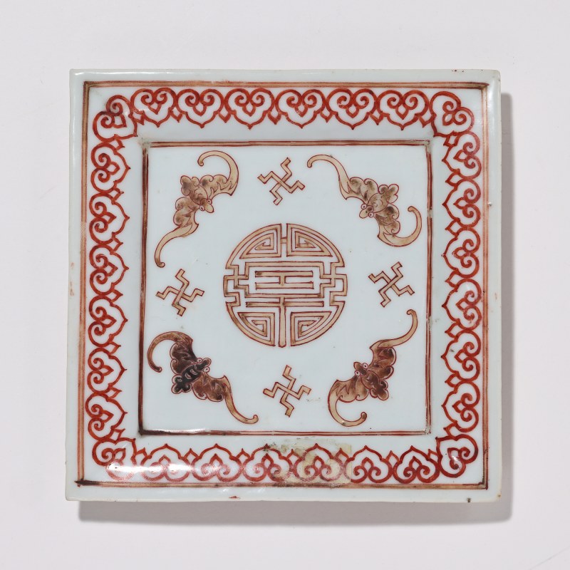 清晚期 矾红描金万寿无疆盘 - 图1