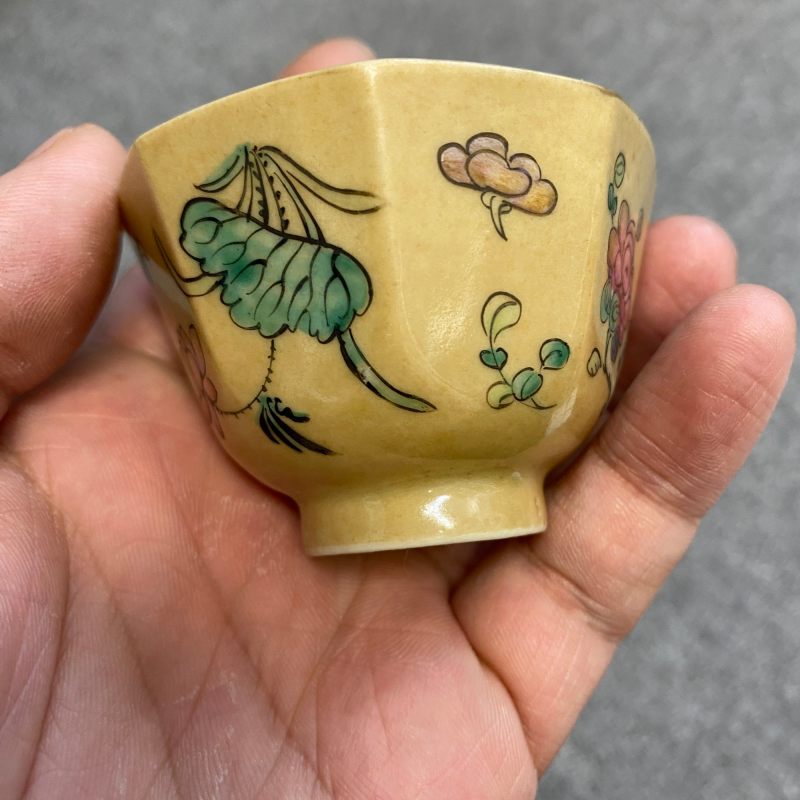 清晚期 米黄地飞黄腾达纹八方小杯 - 图8