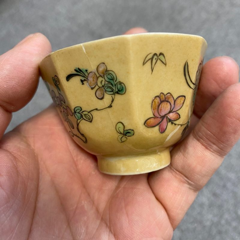 清晚期 米黄地飞黄腾达纹八方小杯 - 图9