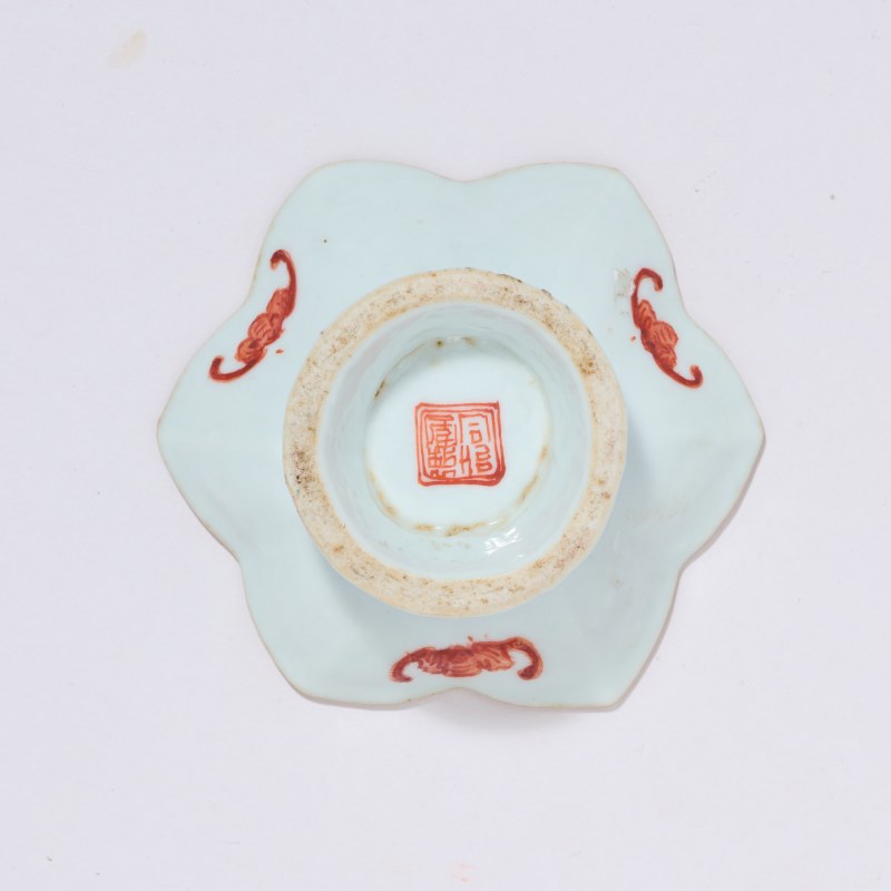 清同治 粉彩花卉纹高约足盘 - 图3