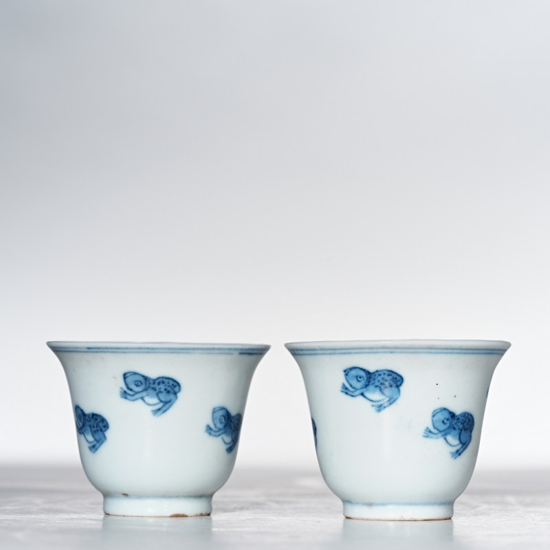 明晚期 青花青蛙杯两只 - 图1