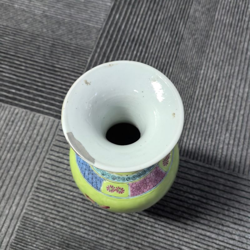 清晚期 绿地粉彩花鸟纹观音瓶 - 图7