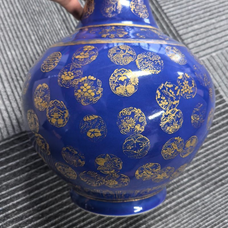 清光绪 霁蓝釉描金皮球花纹赏瓶 - 图9