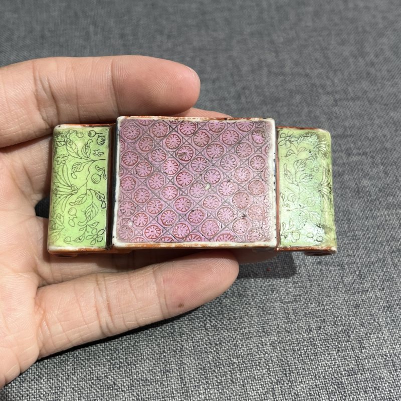 清乾隆粉彩花卉墨床 - 图4