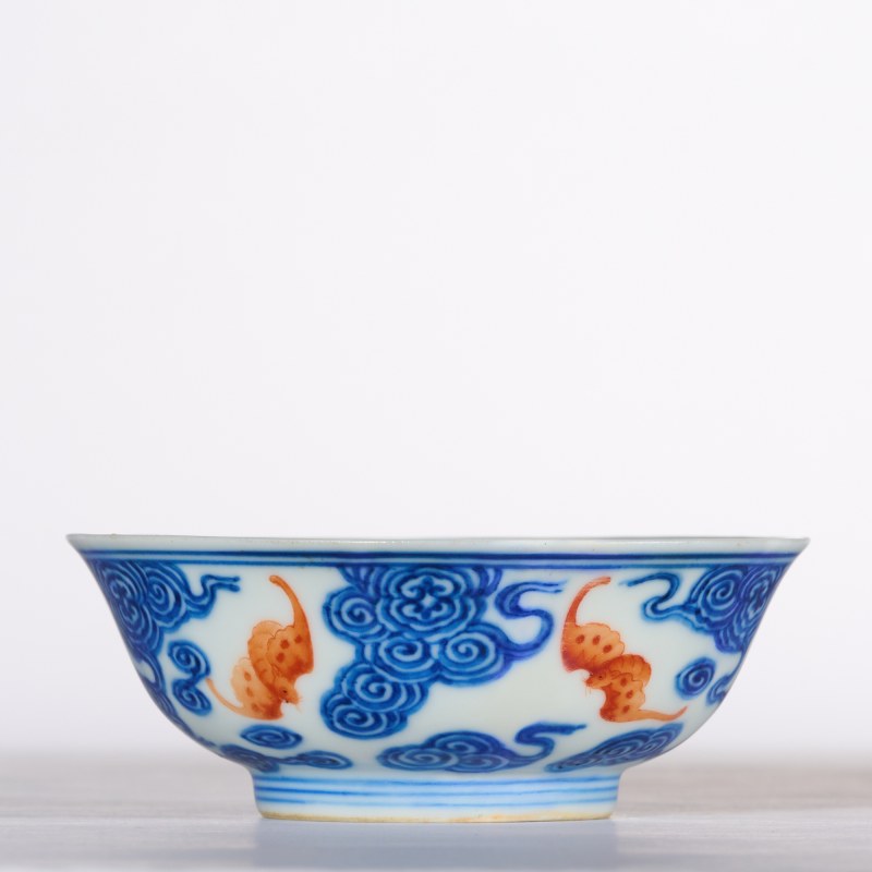 清晚期 青花矾红云蝠纹小碗 - 图2