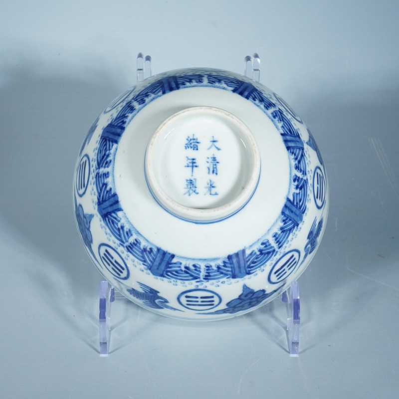 清光绪青花云鹤八卦纹碗 - 图3