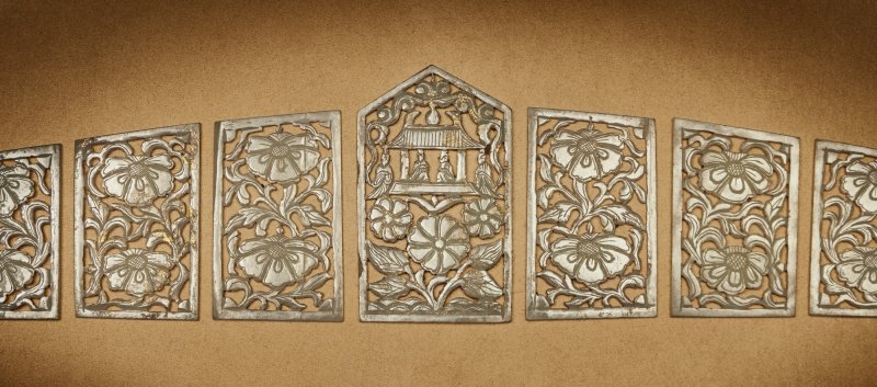 遼 青白玉鎏金鏤雕花卉紋帶板一組十一件 - 图2