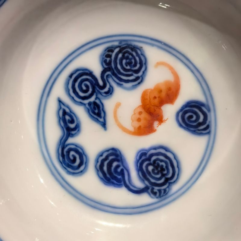清晚期 青花矾红云蝠纹小碗 - 图7