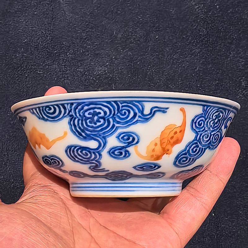 清晚期 青花矾红云蝠纹小碗 - 图8