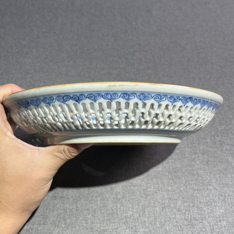 清乾隆粉彩风景镂空盘 - 图8