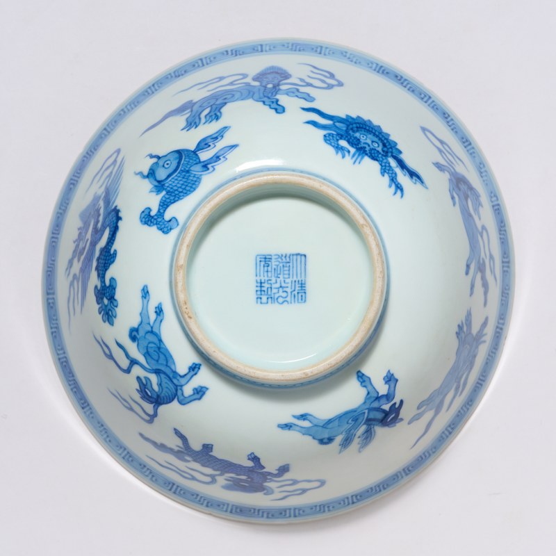 清道光 青花海怪纹大碗 - 图6