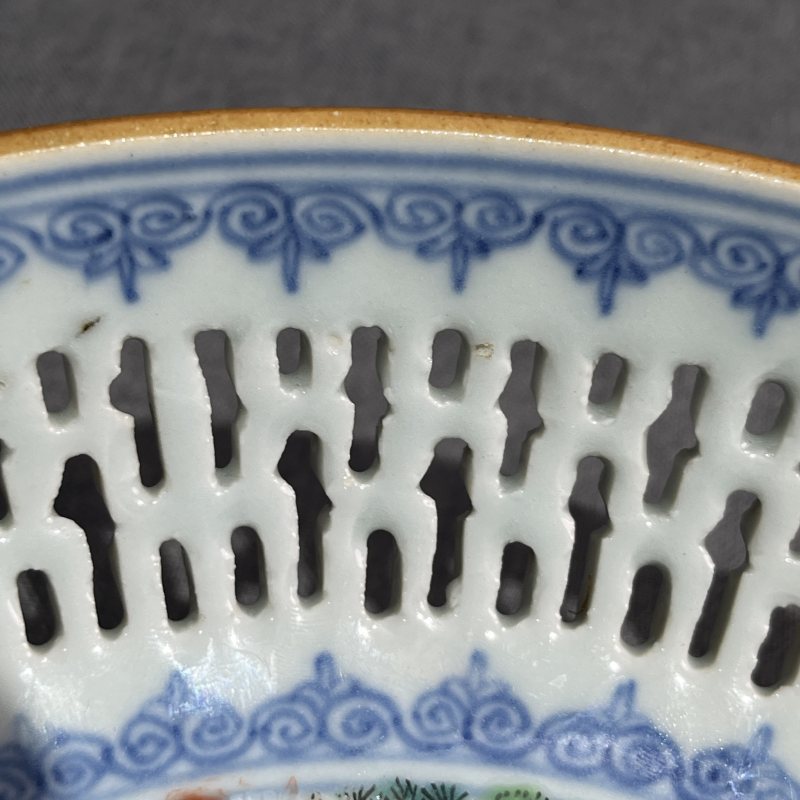 清乾隆粉彩风景镂空盘 - 图12