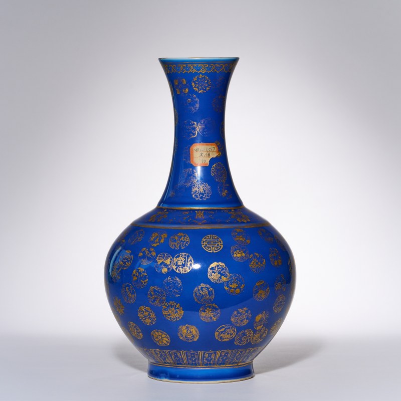 清光绪 霁蓝釉描金皮球花纹赏瓶 - 图1