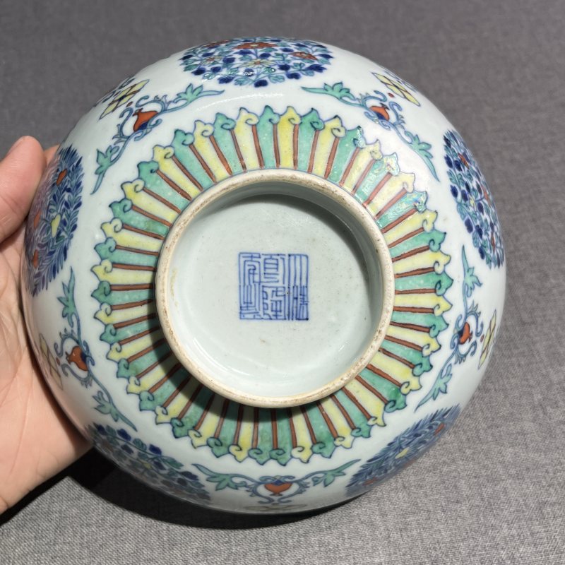 清乾隆斗彩花卉纹碗 - 图9