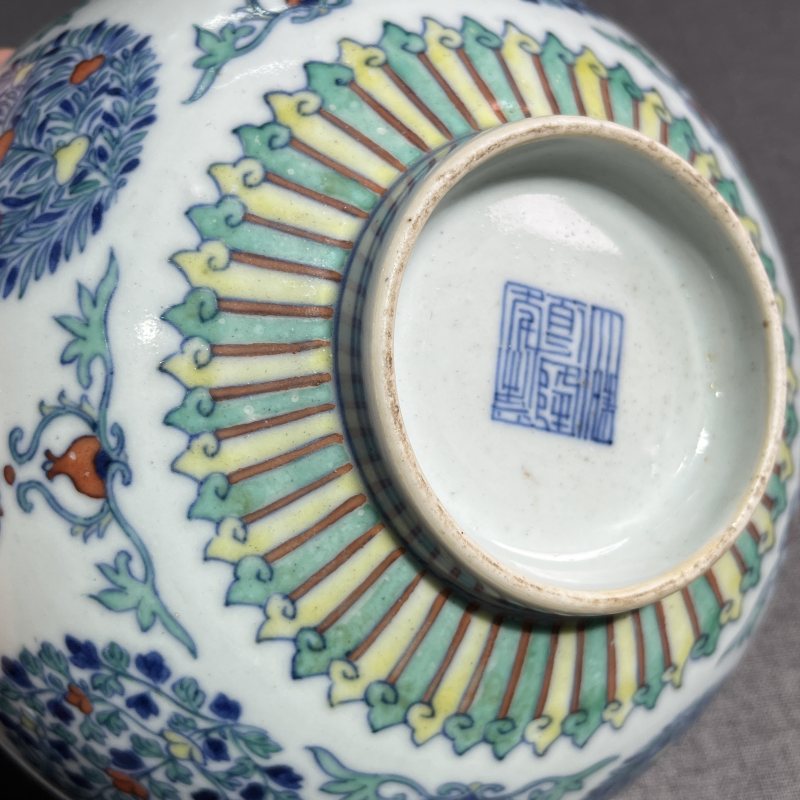 清乾隆斗彩花卉纹碗 - 图10