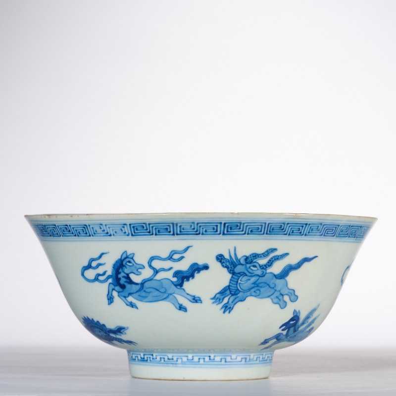 清道光 青花海怪纹大碗 - 图3