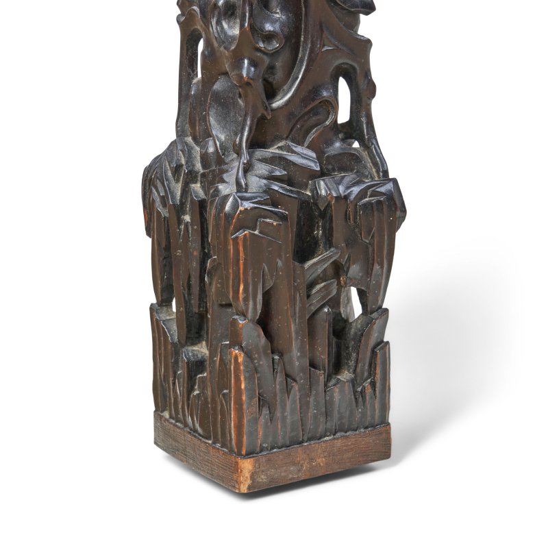 十九世紀 紅木有束腰三彎腿滿雕梅花紋供桌 | A CARVED HONGMU ALTAR TABLE - 图19