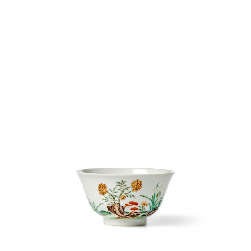 清道光 「慎德堂製」紅款 粉彩靈芝水仙紋碗 | A FAMILLE-ROSE 'LINGZHI' BOWL - 图1