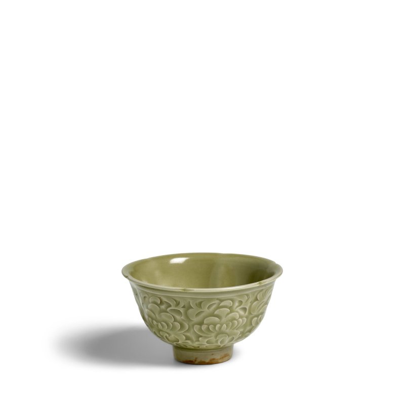 北宋 耀州刻花花口碗 | A CARVED YAOZHOU CELADON PETAL-LOBED BOWL - 图2