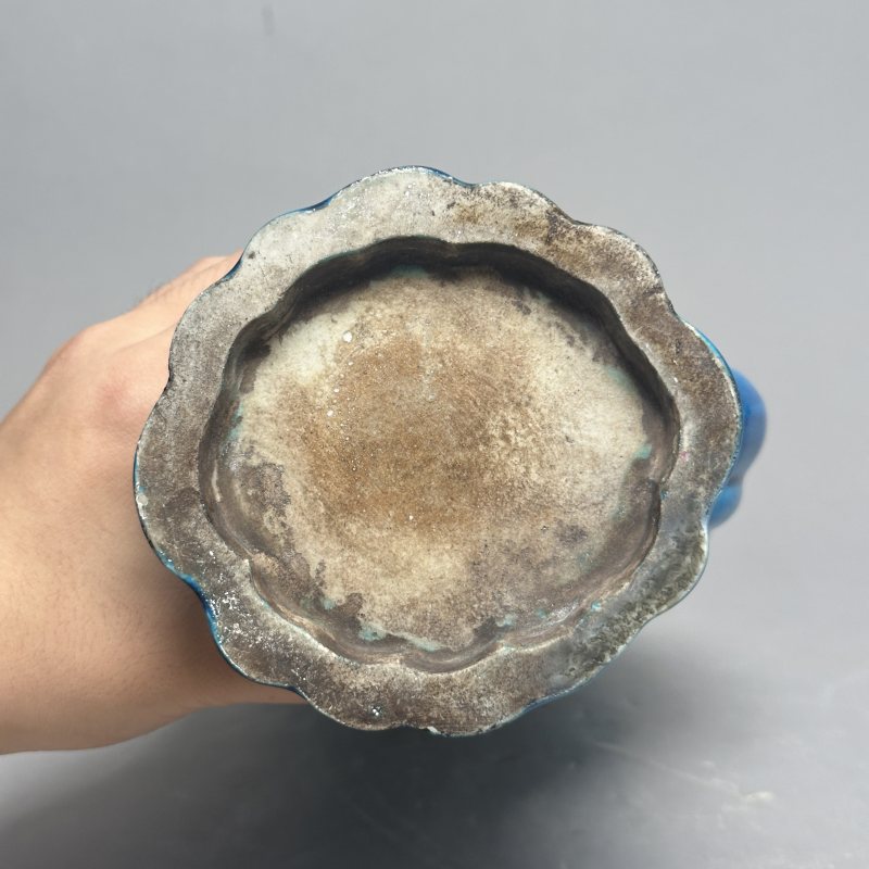 清晚期 孔雀蓝釉十二衔环海棠瓶 - 图5