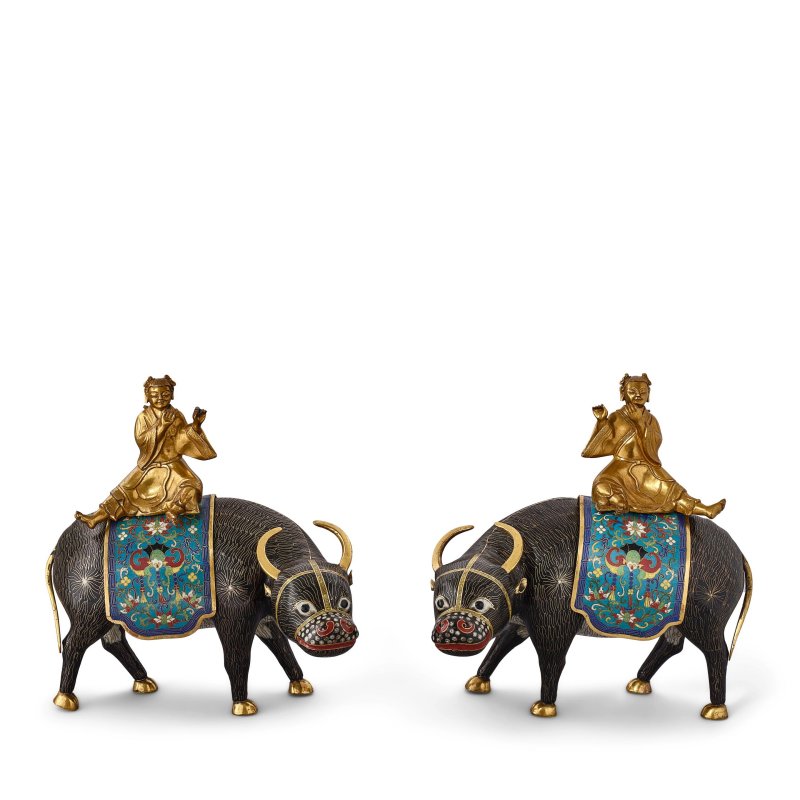 十九世紀 掐絲琺琅牧童水牛擺件成對 | A PAIR OF CLOISONNÉ ENAMEL WATER BUFFALOES AND ATTENDANTS