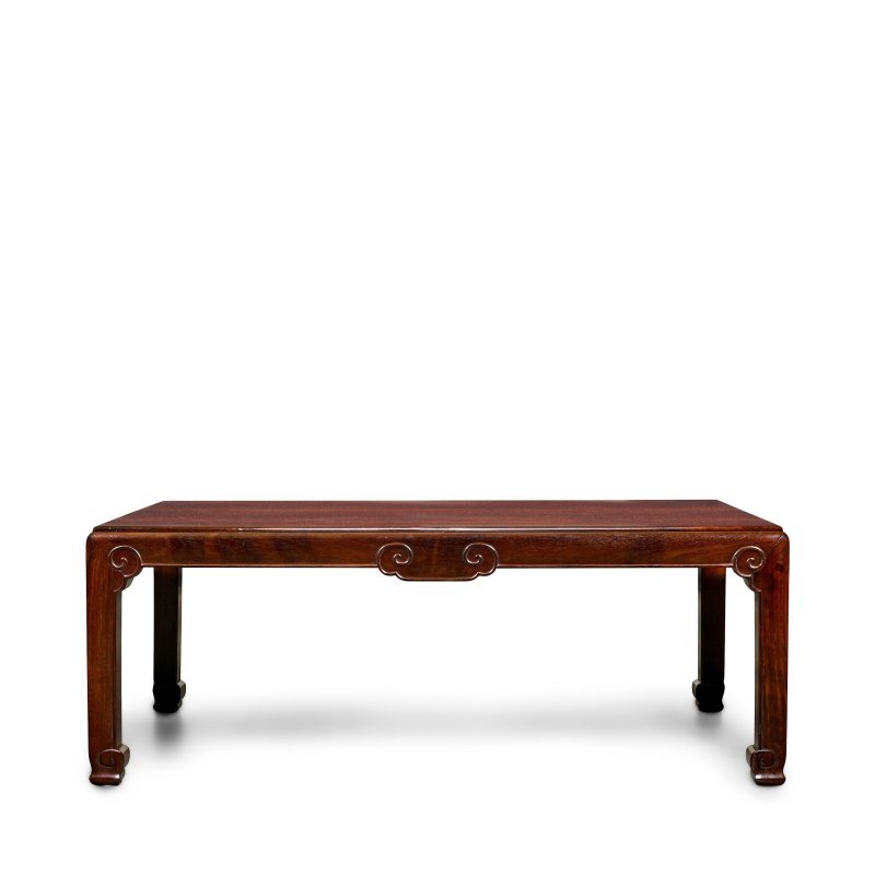 十八世紀 極珍罕紫檀如意雲紋炕桌 | A VERY RARE AND FINE ZITAN LOW TABLE, KANGZHUO - 图4