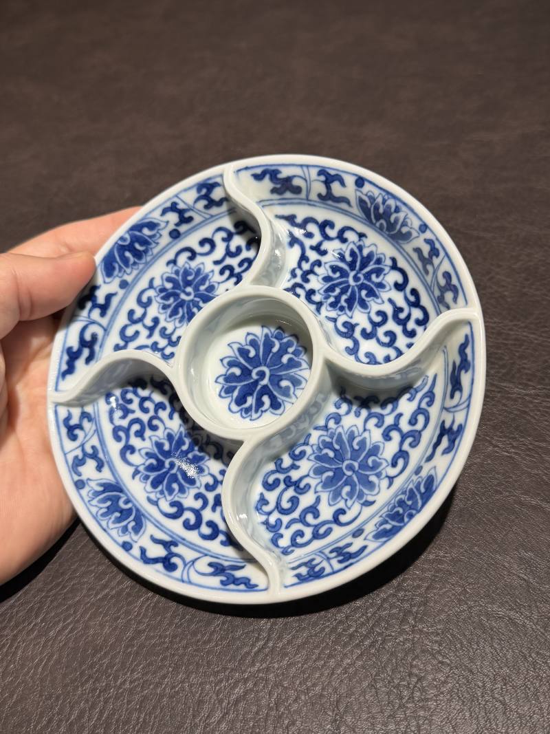 清同治 “五氏坟茔用介臣制”款青花缠枝调色盘 - 图4