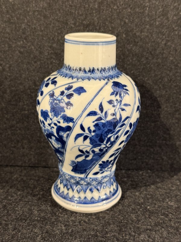 清康熙 青花花卉紋圖小瓶 - 图5
