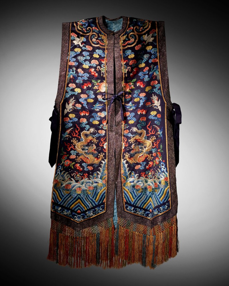 十九世紀 藏青地綉龍紋霞帔 | A SILK EMBROIDERED COURT VEST, XIAPEI - 图2