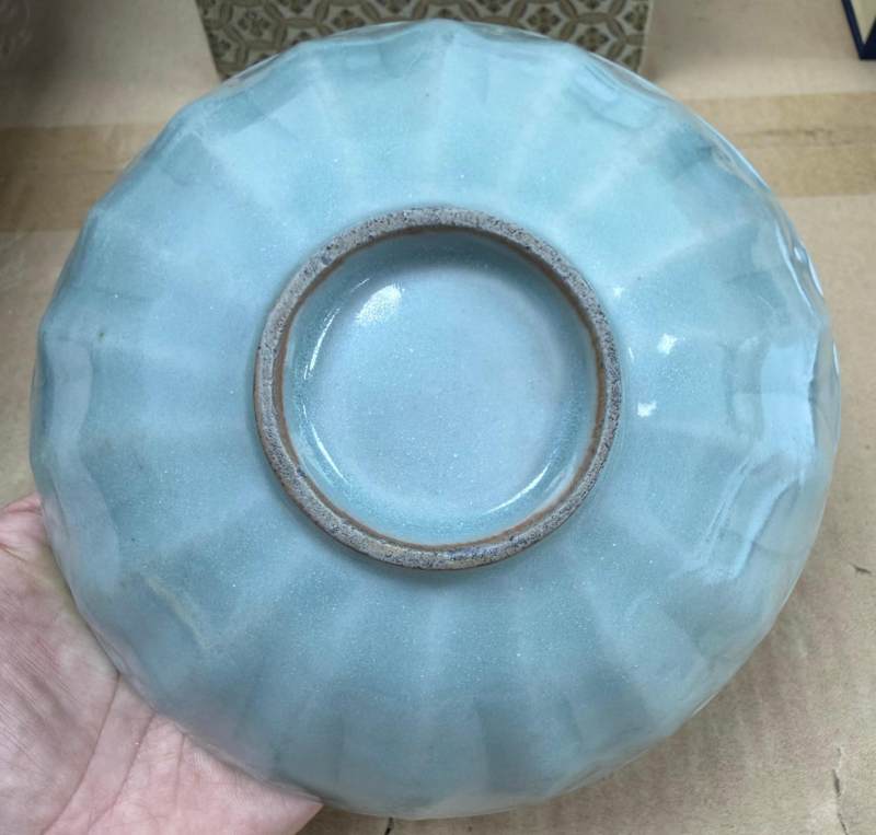 南宋 龍泉窯青釉蓮瓣紋碗 - 图5