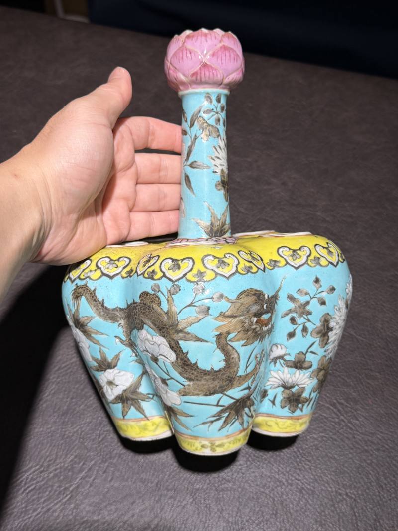 清 大雅斋风格松石绿地墨彩龙纹六孔花插 - 图5