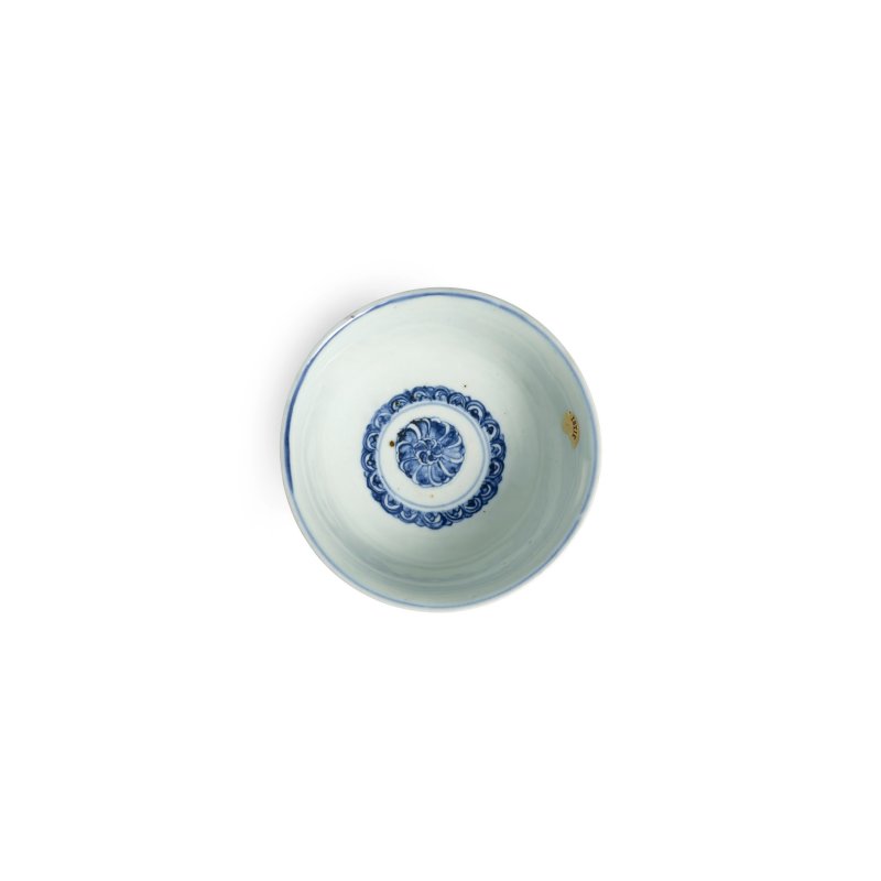 明成化/弘治初期 珍稀青花人物故事圖高足碗 | A RARE BLUE AND WHITE 'IMMORTALS' STEM BOWL - 图10