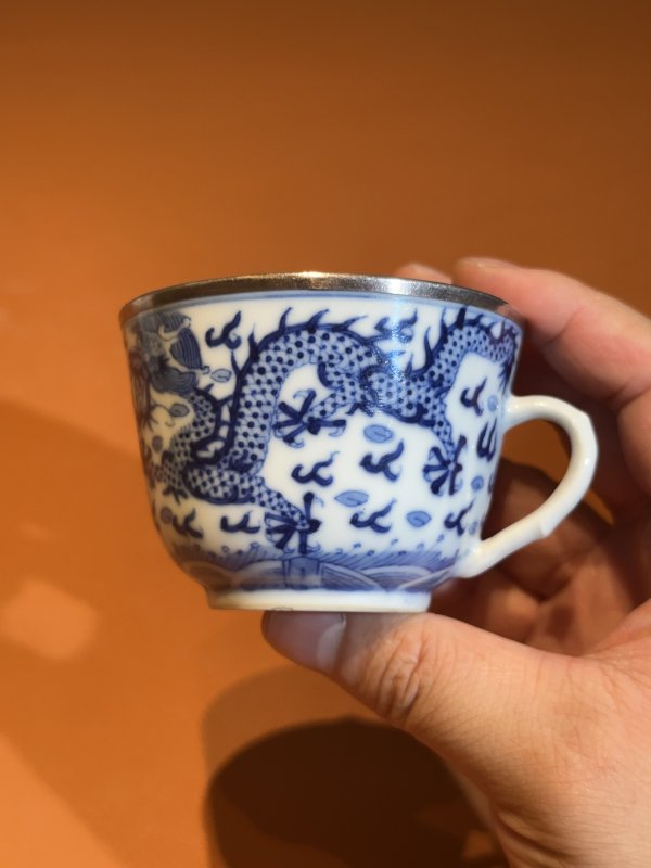 民国 青花双龙赶珠纹把杯 - 图5
