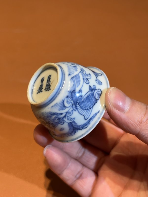 明万历 青花淡描鱼藻纹牛眼杯 - 图5
