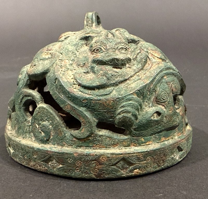 銅質鏤空夔龍紋席鎮 - 图3