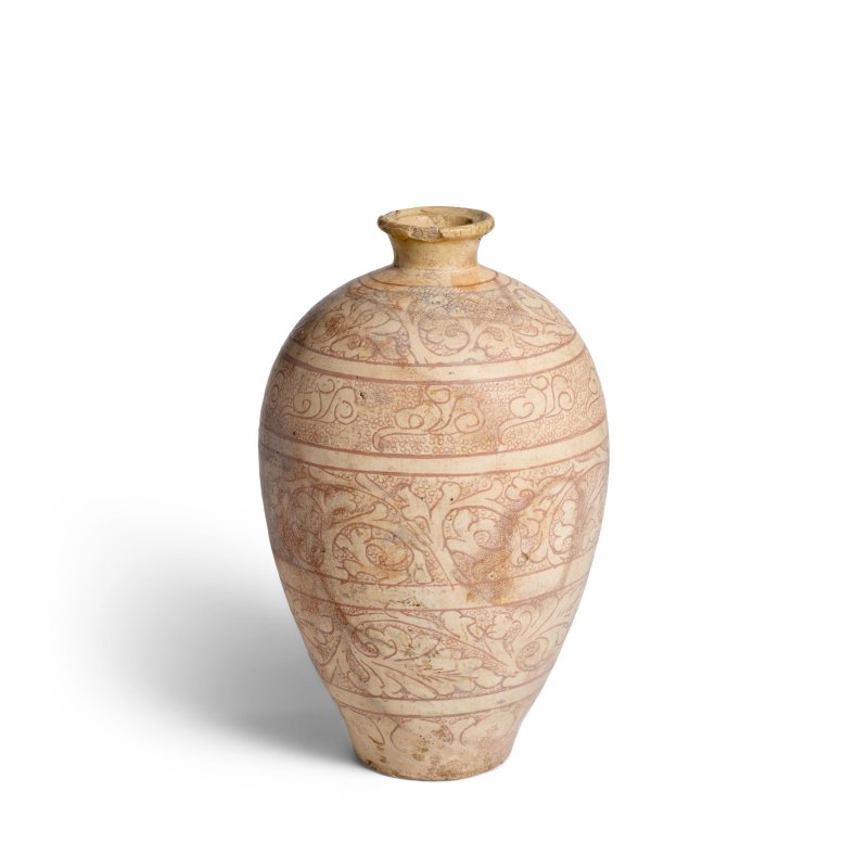 北宋 登封窯 磁州白釉劃花梅瓶 | A CIZHOU WHITE-GLAZED 'SGRAFFIATO' VASE, MEIPING - 图3