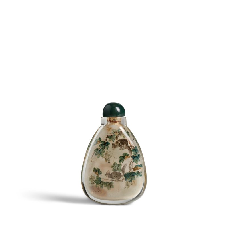 丁酉（1897年） 葉仲三 水晶內畫「松鼠葡萄」鼻煙壺一件 | AN INSIDE PAINTED ROCK CRYSTAL SNUFF BOTTLE