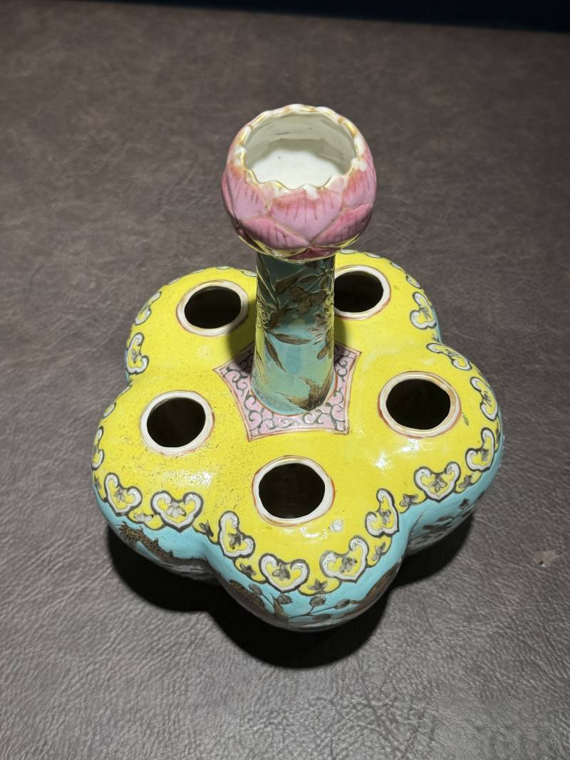 清 大雅斋风格松石绿地墨彩龙纹六孔花插 - 图6