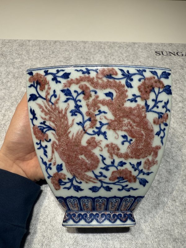 清嘉慶  青花釉裏紅龍鳳穿花紋方瓶 - 图4