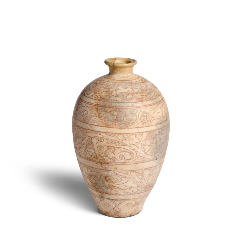 北宋 登封窯 磁州白釉劃花梅瓶 | A CIZHOU WHITE-GLAZED 'SGRAFFIATO' VASE, MEIPING - 图4