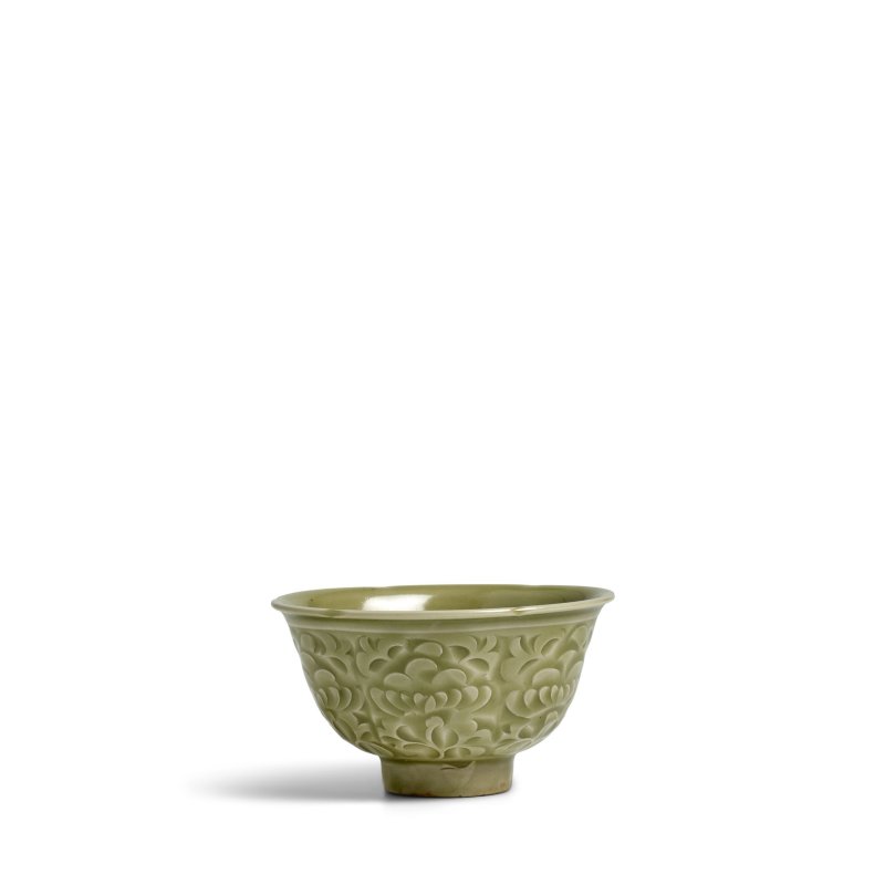 北宋 耀州刻花花口碗 | A CARVED YAOZHOU CELADON PETAL-LOBED BOWL - 图3