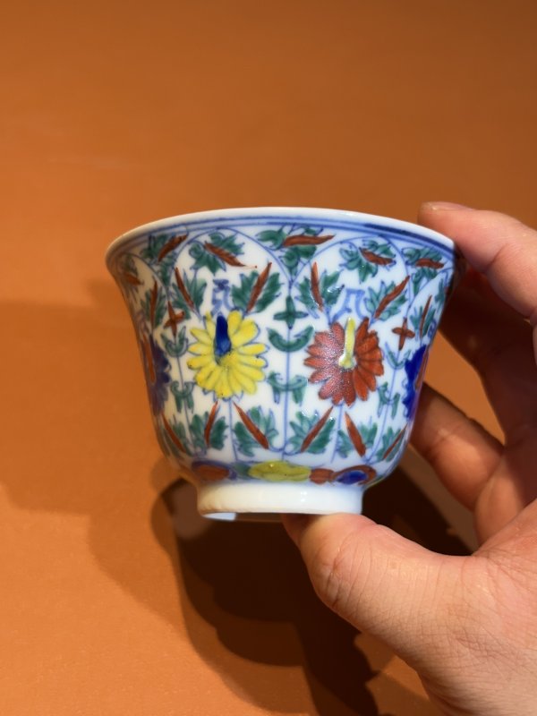 晚清 清晚期 斗彩莲托八宝纹杯 - 图6