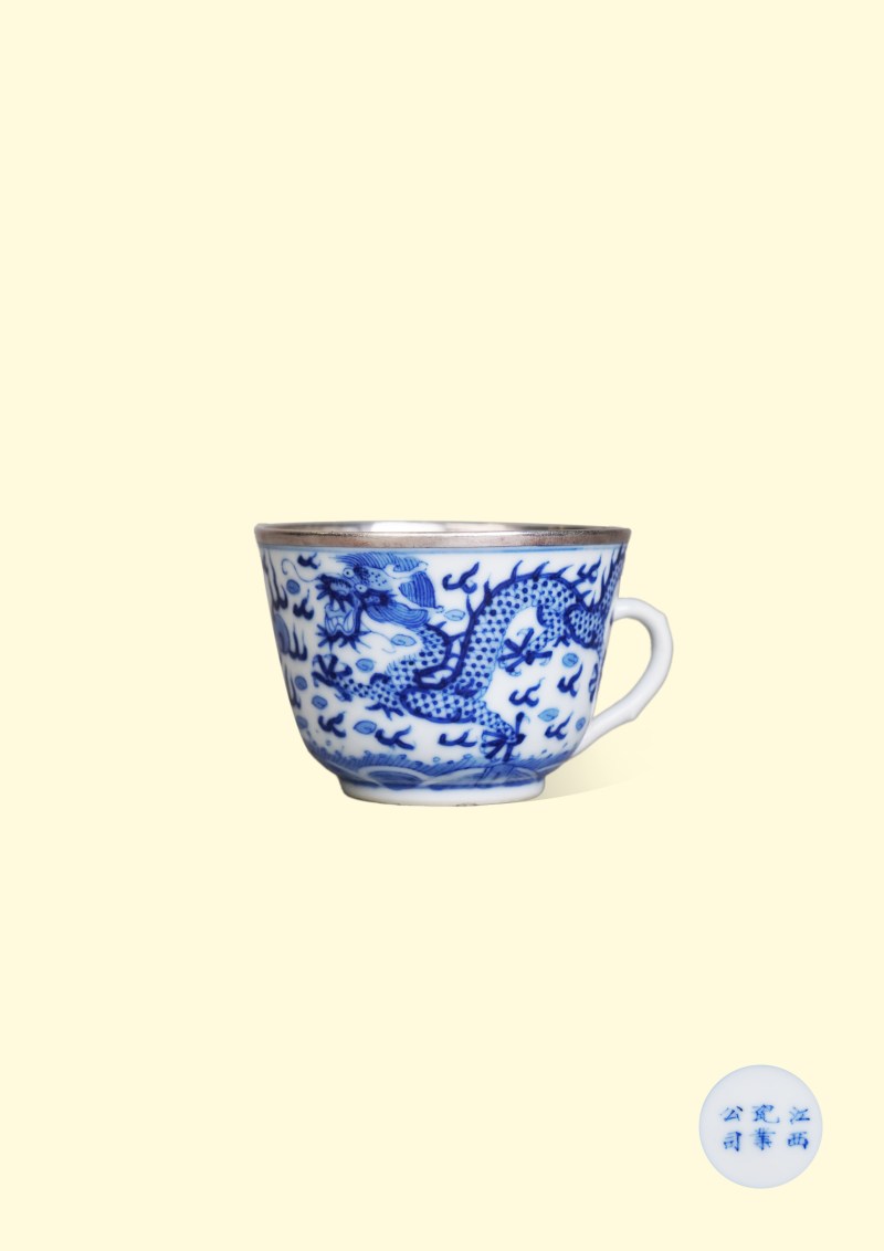 民国 青花双龙赶珠纹把杯