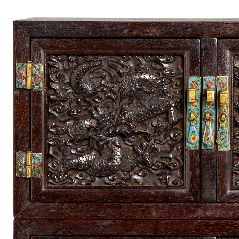 十八/十九世紀 紫檀雕雲龍紋袖珍頂箱櫃 | A MINIATURE ZITAN COMPOUND CABINET AND HAT CHEST, DINGXIANGGUI - 图3
