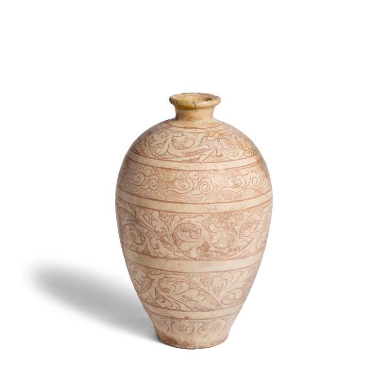 北宋 登封窯 磁州白釉劃花梅瓶 | A CIZHOU WHITE-GLAZED 'SGRAFFIATO' VASE, MEIPING - 图5